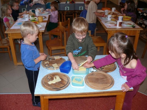 201211252034 vykrajujeme si svačinku